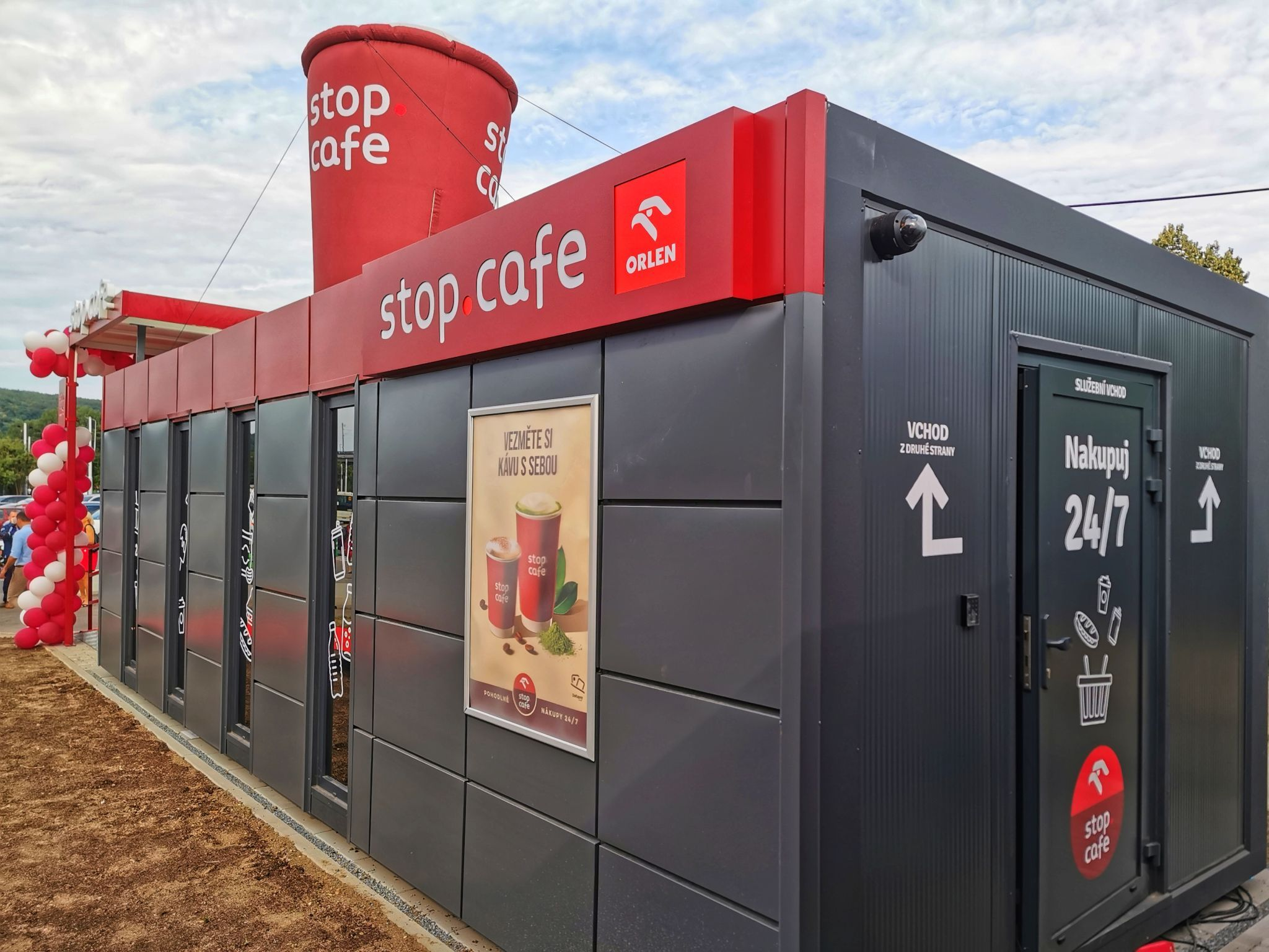 ORLEN открыл первый автоматизированный магазин Stop Cafe вне АЗС
