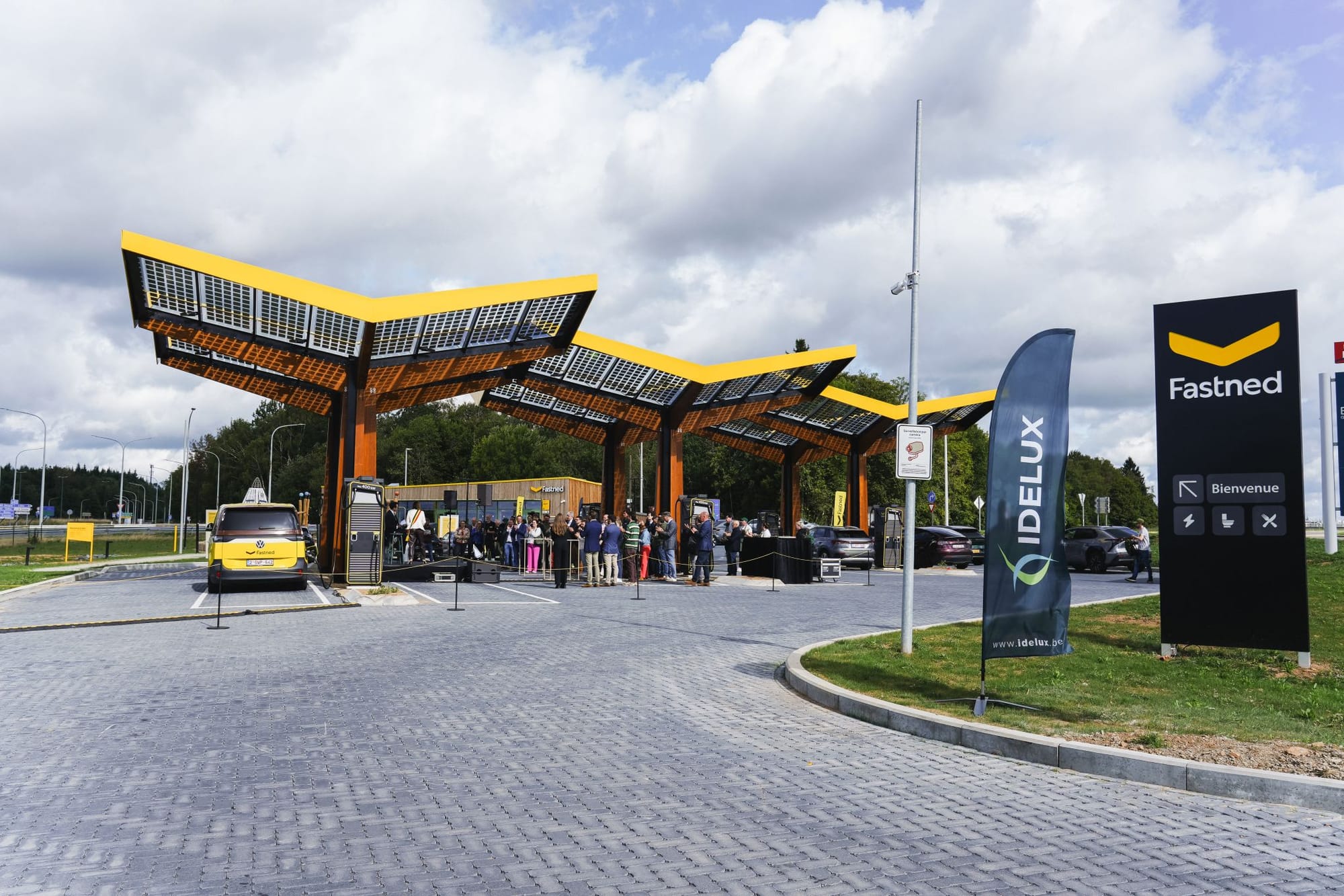 Fastned открыла «Галактику» для электромобилей в бельгийской Валлониии