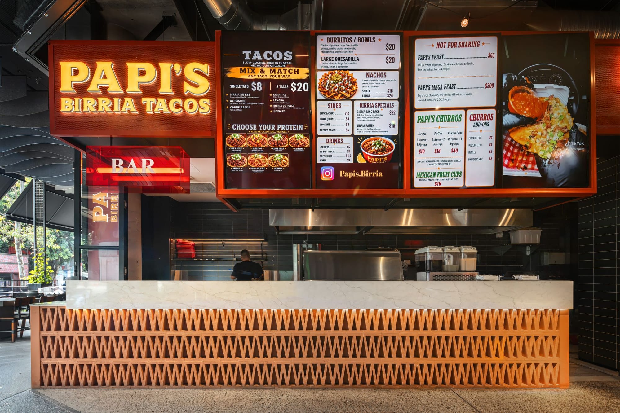 Мексиканские мотивы в интерьере ресторана Papi's Birria из Австралии
