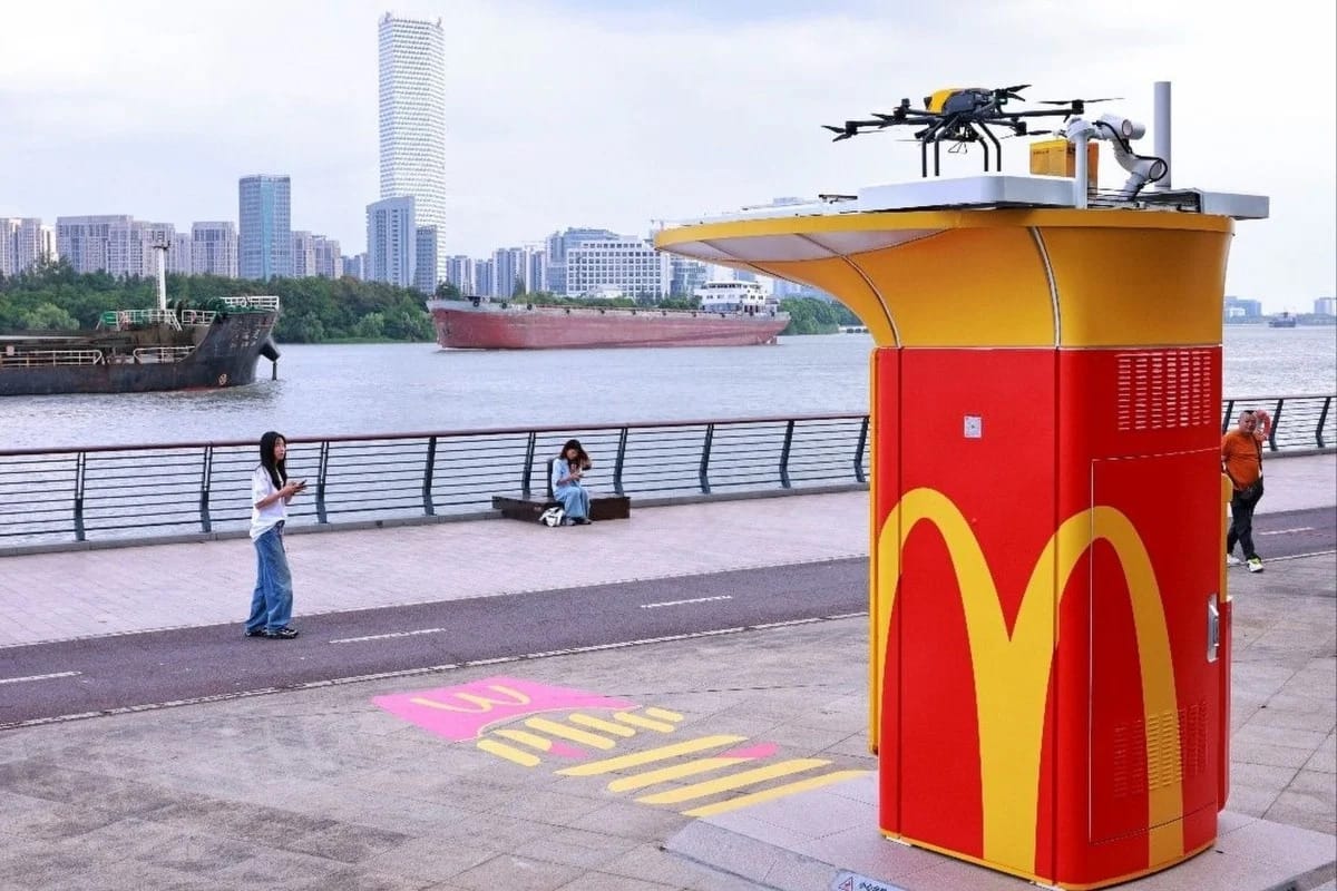 McDonald’s отправляет Биг Маки дронами в небо над Шанхаем