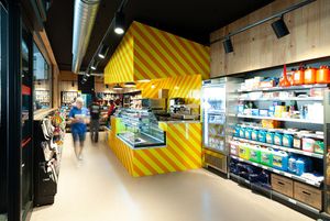 Магазин на АЗС REPSOL в центре Севильи