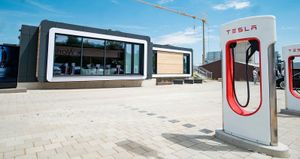 На зарядных станциях Tesla постепенно появятся современные лаунж-зоны