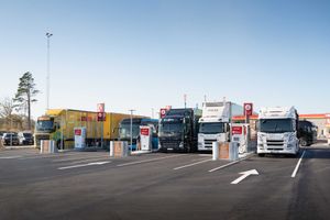 Веха в электрификации интенсивного движения – первая в Скандинавии общественная станция с быстрой зарядкой и водородом