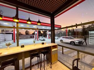 Что делает посадочную зону на АЗС удобной для клиентов и персонала?