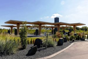 Ландшафтный дизайн на зарядной станции для электромобилей, как часть клиентского опыта