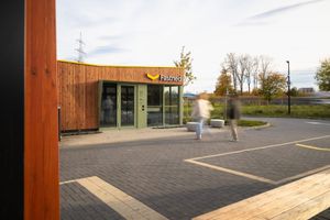 Fastned открыла беспилотный магазин нового поколения на зарядном хабе в Германии