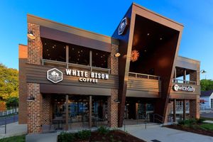 Кофейня и магазин открыли совместную торговую точку