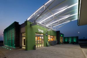 Световые решения на словацкой автозаправочной станции