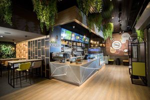 Кафе в центре города, фуд-трак и трехколесный тук-тук — венгерский MOL развивает Fresh Corner