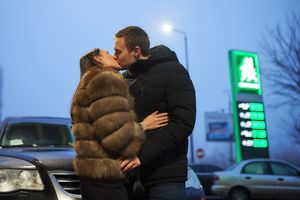 Сеть ОККО ко Дню всех влюбленных дарила скидки за поцелуи