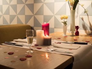 Романтический ужин на автозаправочной станции