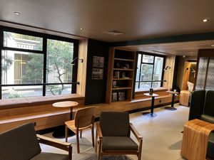 Полный спектр зон посадки в кофейне Starbucks в Чили