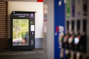 На АЗС ORLEN в Словакии можно купить цветы за 30 секунд