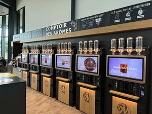 Инновационная кофейная зона самообслуживания на трассовой АЗС во Франции