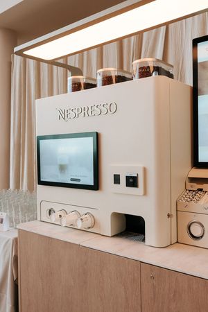 Цифровая кофейня самообслуживания Nespresso Intervallo для АЗС и торговых точек