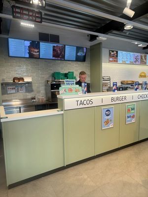 На АЗС Q8 три food-концепции работают на одной кухне