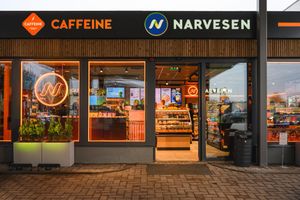 Narvesen открыл в Латвии магазин нового формата на АЗС с меню шеф-повара