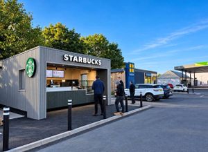 Starbucks запустил модульные киоски в Великобритании