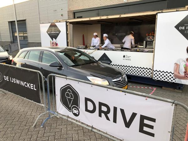 Ice Drive Thru на автозаправочном комплексе в Нидерландах