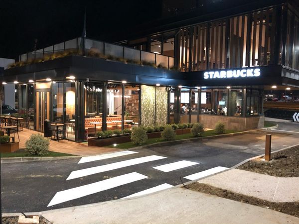 Первый Starbucks Drive во Франции