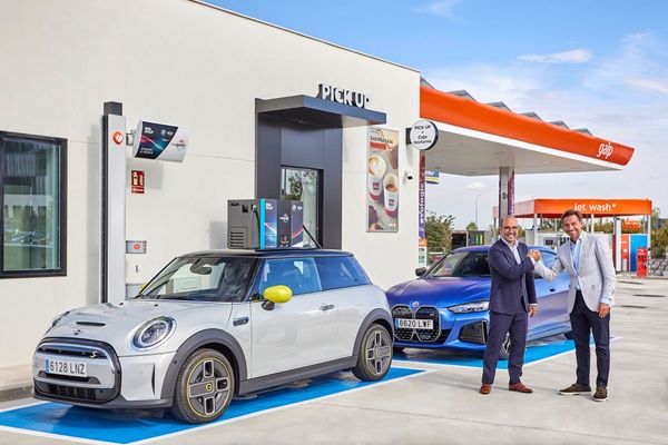 BMW и Galp создадут сеть из более чем 100 точек сверхбыстрой зарядки  электромобилей в Испании