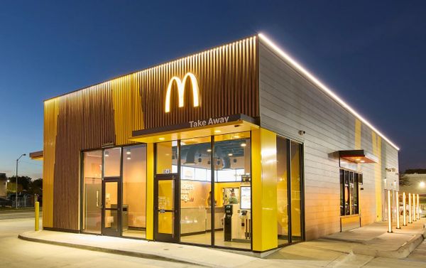 Такого McDonald's еще не было: Новая концепция ресторана для заказов на вынос и доставки