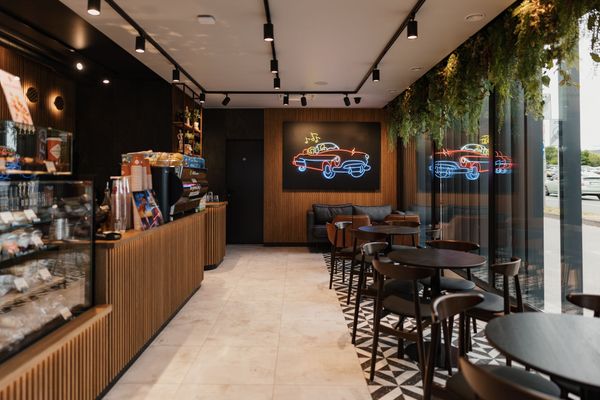 Сеть кофеен открывает автокафе на АЗС Neste в Вильнюсе