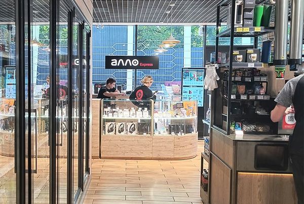 На ОККО открылся уже третий корнер «АЛЛО EXPRESS»