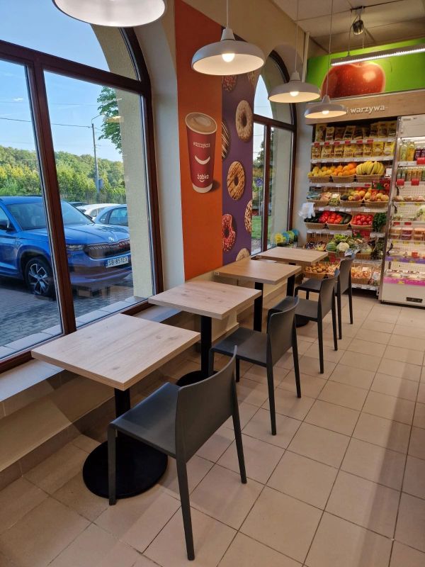 Как эффективно организовать посадочные места в небольших магазинах на АЗС?