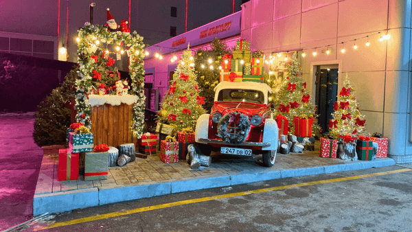 Фотозоны на АЗС Helios в Казахстане: ретро-автомобили, мотоциклы и самолет