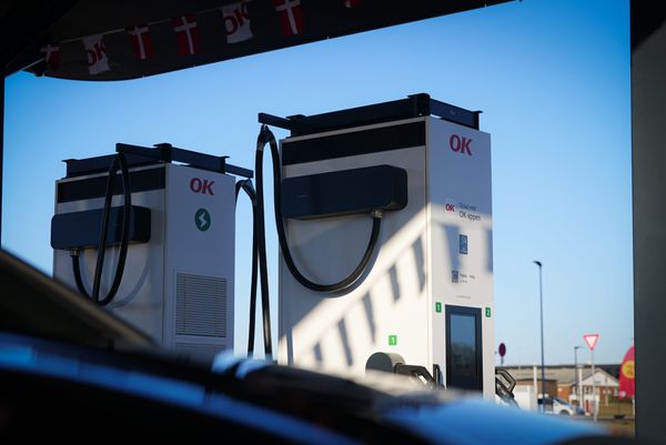 OK и Coop достигли амбициозной цели: зарядные станции в 500 магазинах