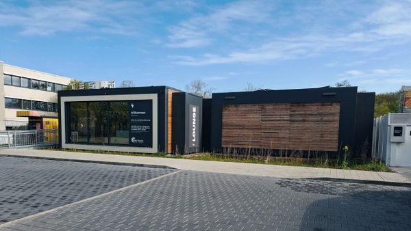 Tesla и bk World помогают немцам познакомиться с электромобилями через личный опыт