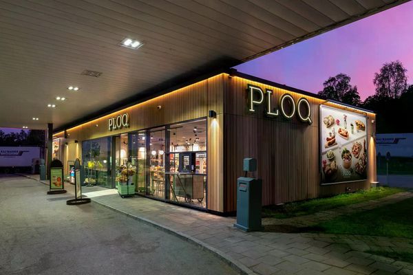 Пример освещения магазина PLOQ на АЗС в Швеции
