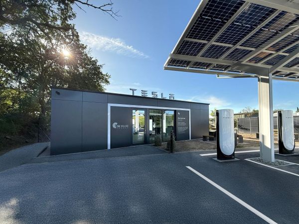 Во Франции заработал первый Robotic Store bk World на зарядной станции для электромобилей