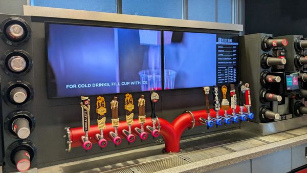 Цветовой акцент — магнит для покупателей в магазине