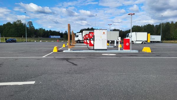 Три мегаваттных зарядных станции Circle K в Швеции за три недели