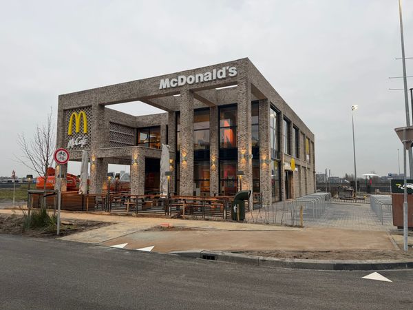Уникальный ресторан McDonald’s в Нидерландах с подключением к сети низкого напряжения