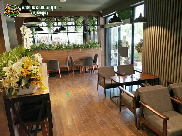 Кафе на камбоджийской автозаправочной станции