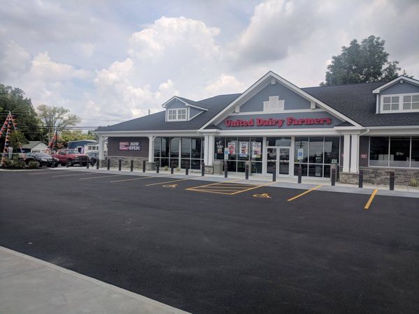 Магазин с АЗС United Dairy Farmers