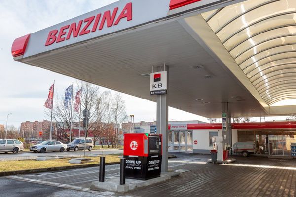 Benzina установила на АЗС уже третий банкомат Drive Up