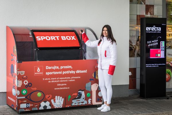 Benzina собирает спортивный инвентарь для детей из детских домов