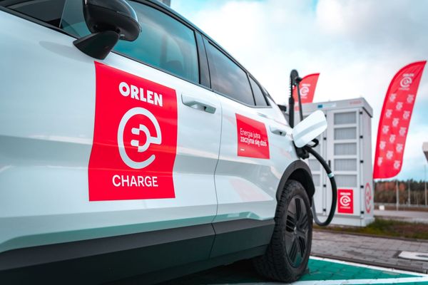 ORLEN запускает весеннюю акцию со скидками на зарядку электромобилей в Польше