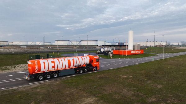 Брендинг бензовоза DCB Energy в Нидерландах со смыслом