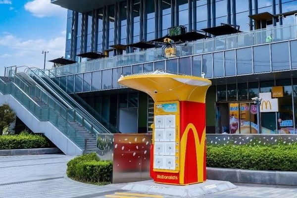 McDonald’s отправляет Биг Маки дронами в небо над Шанхаем