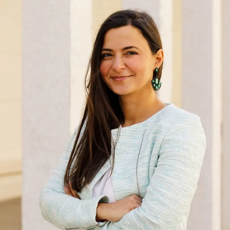 Cam Tavanı Kendi Girişimiyle Aştı