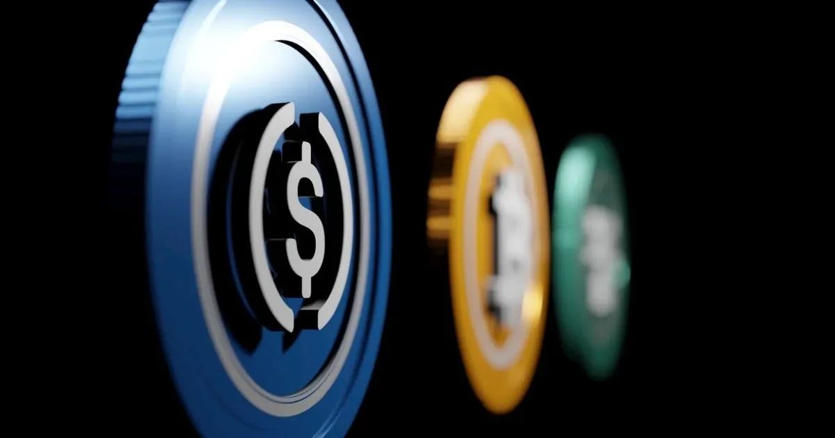 Cố vấn của Putin cáo buộc Mỹ dùng stablecoin và vàng để làm suy yếu khoản nợ 37 nghìn tỷ USD