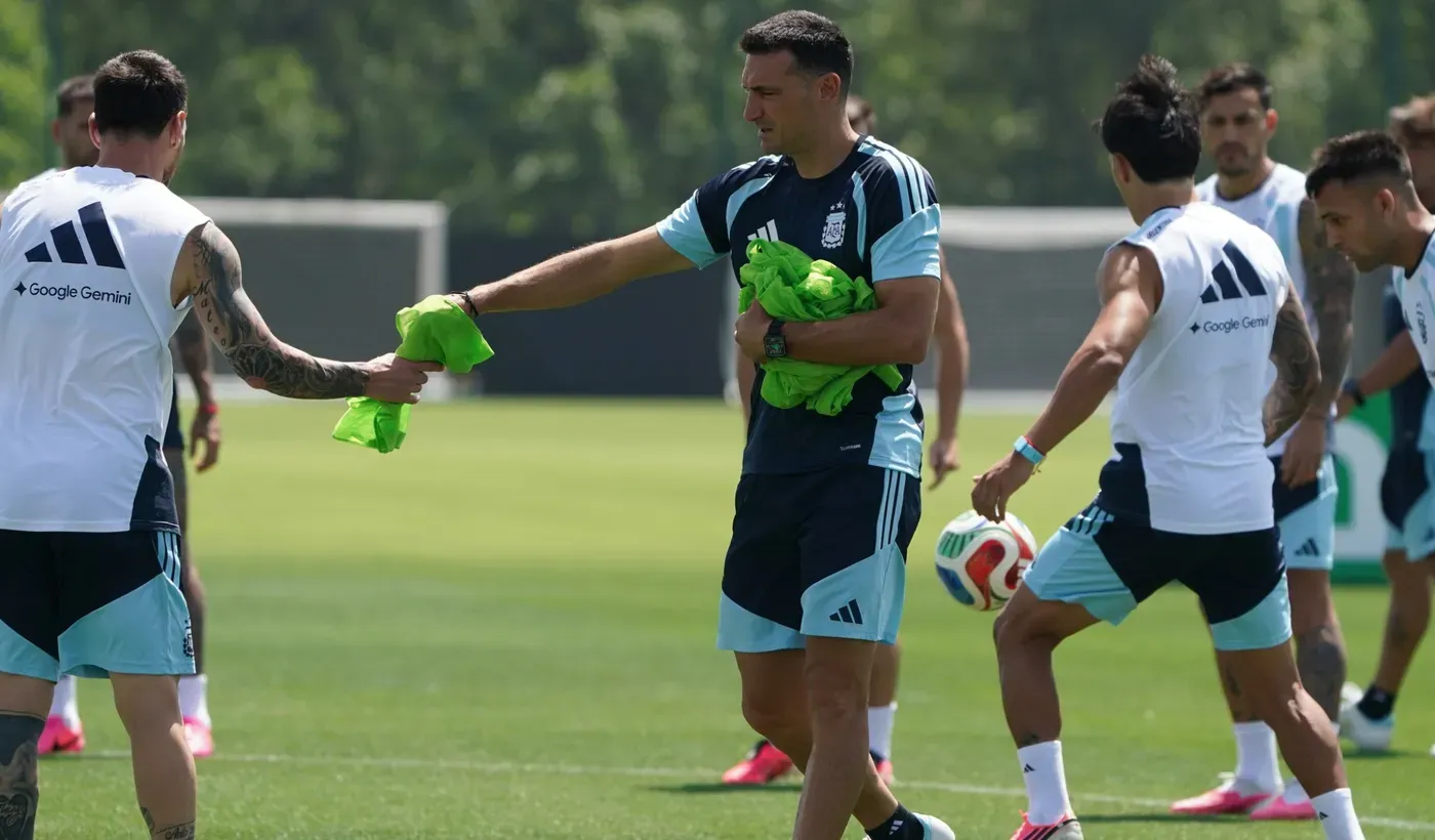 Scaloni evalúa cambios en dos puestos clave de cara a los cuartos de final ante Suiza