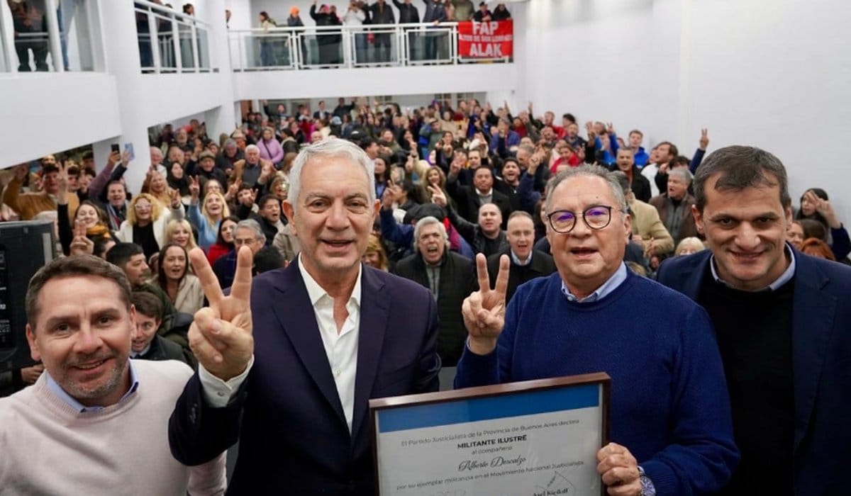 Las encuestas respaldan a Alak en el arranque de la carrera bonaerense