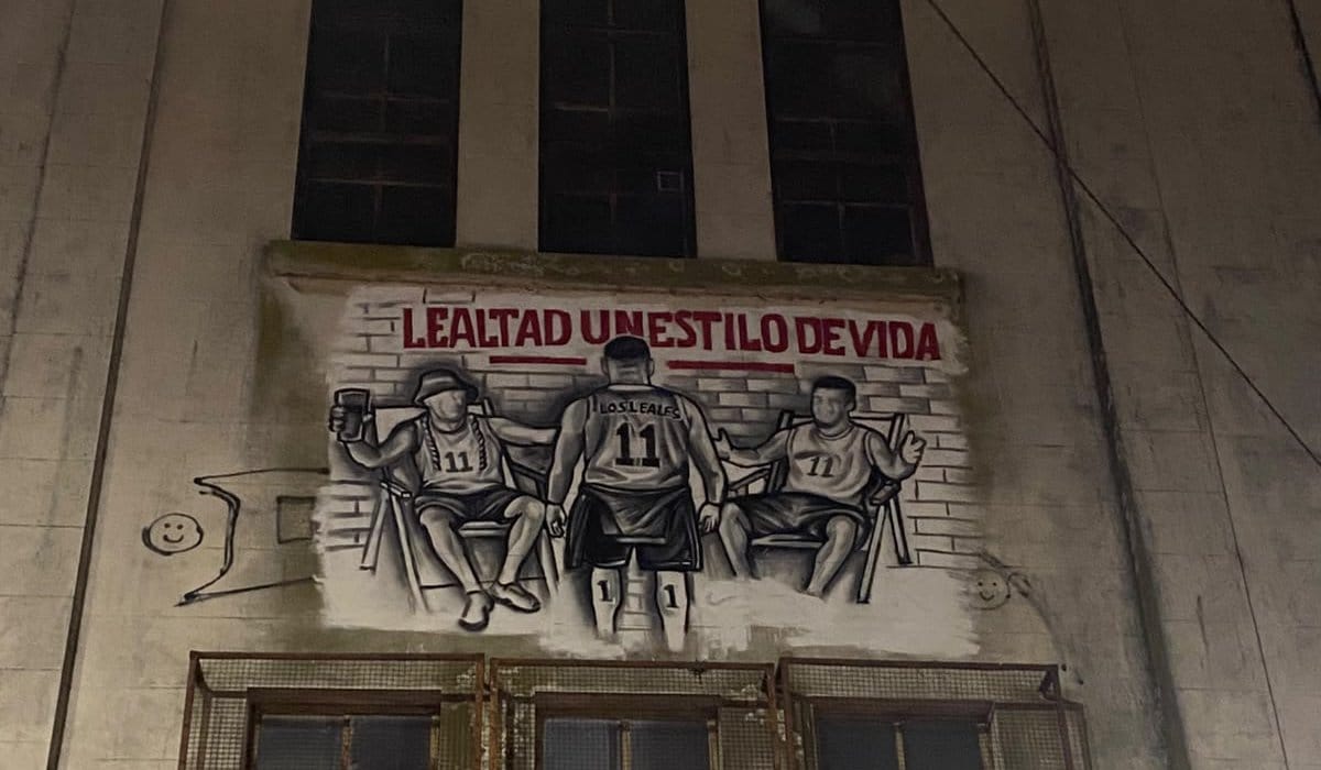 Un mural homenajea a Iván Tobar, un hincha querido por toda la familia de Estudiantes