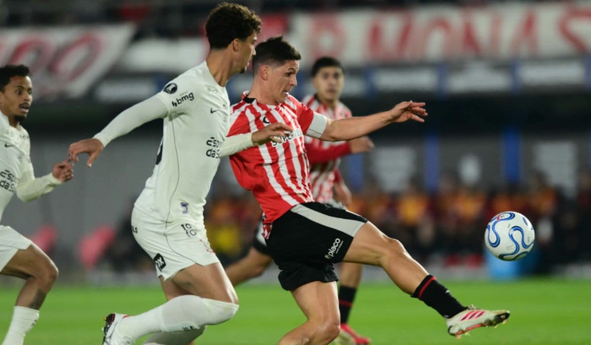 Estudiantes no pudo sostener la ventaja y empató 1 a 1 con Corinthians en UNO